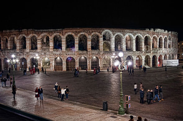 Exterior de la Arena Italia de Verona, Italia