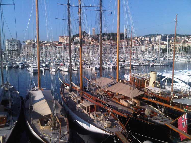 El barrio pesquero de Suquet conserva todo el sabor del Cannes más tradicional.