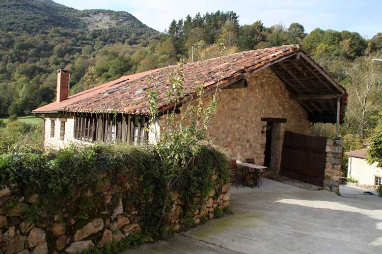 Alojamiento rural La Tahona de Besnes. Besnes (Asturias)