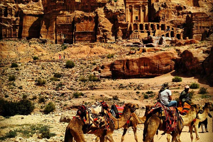 Paseo en camello por Petra, Jordania. Foto © Tu Gran Viaje