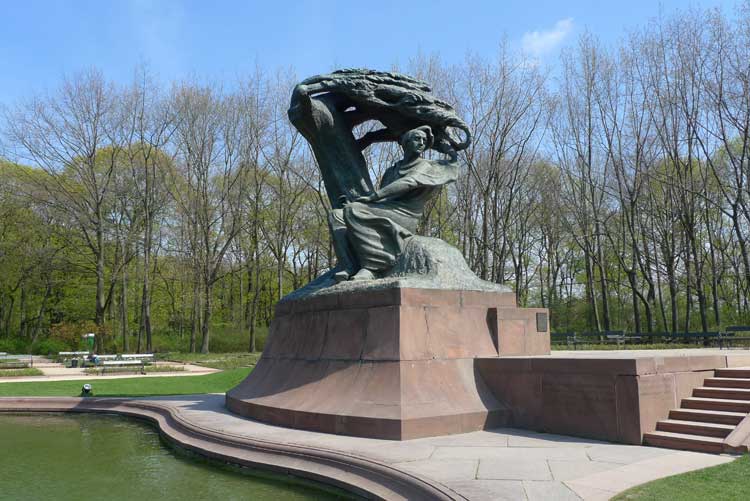 Monumento a Chopin en el parque Lazienki. Foto © Ángel Ingelmo