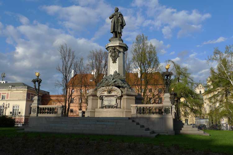 Monumento a Adam Mickiewicz. Foto © Ángel Ingelmo