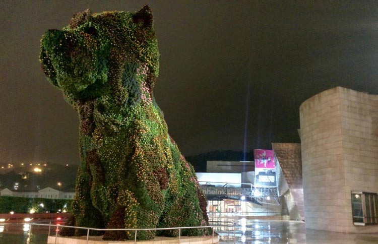 "Puppy" es una de las obras más célebres de Jeff Koons. Foto © Tu Gran Viaje