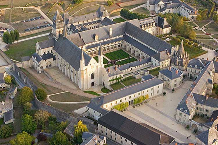 Vista aérea de la abadía de Fontevraud. Foto CC Pierre Maire. Tu Gran Viaje por el Valle del Loira