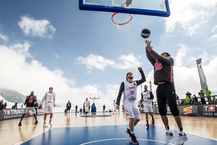 Partido de baloncesto de Tony Parker en la cumbre de Jungfrau. Tu Gran Viaje