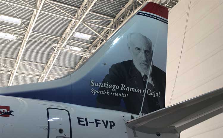 Norwegian ha decorado la cola de uno de sus aviones más nuevos con la imagen del científico y premio Nobel de Medicina Santiago Ramón y Cajal.
