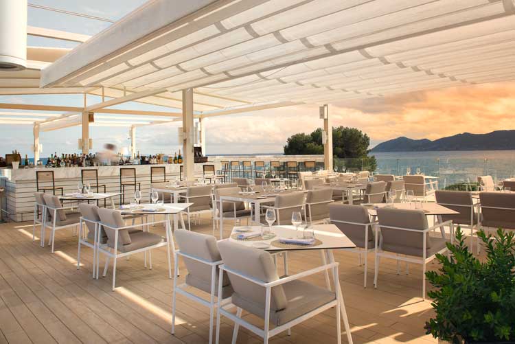 The Rooftop Bar Terrace del Hotel ME Ibiza | Chefs Experience. Tu Gran Viaje