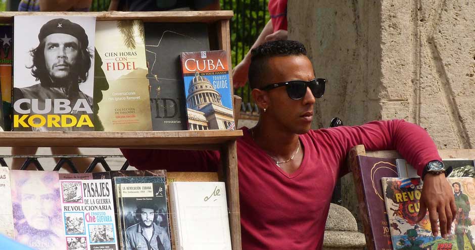 Plaza de Armas. Viajar a La Habana. Un reportaje de Javier Carrión en Tu Gran Viaje, revista de viajes y turismo