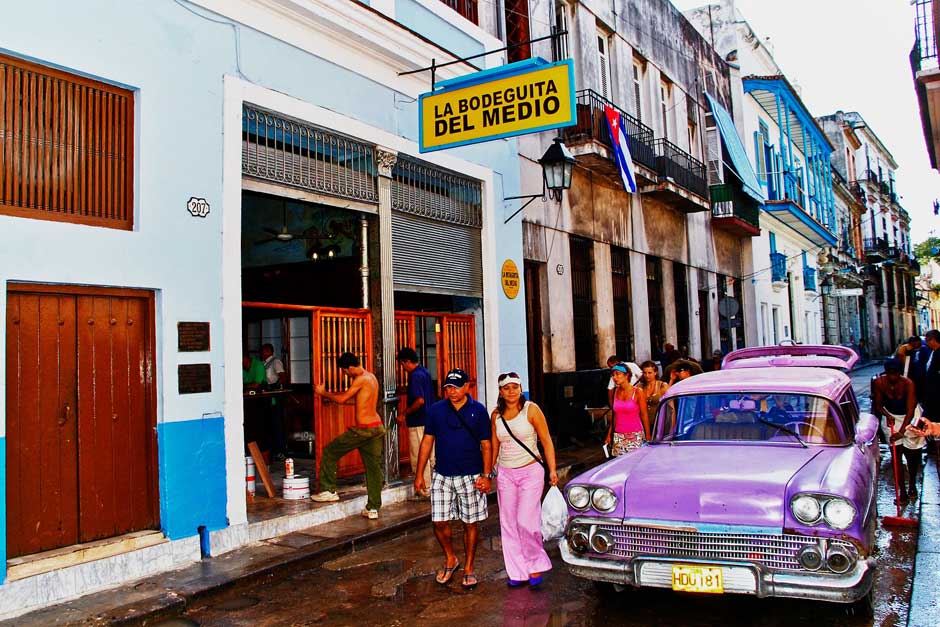 Bodeguita del Medio. Viajar a La Habana. Un reportaje de Javier Carrión en Tu Gran Viaje, revista de viajes y turismo 