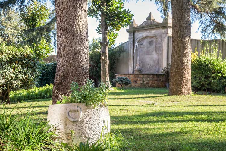 Detalle de los jardines del hotel Occidental Aurelia | Viajar a Roma en otoño | Revista Tu Gran Viaje