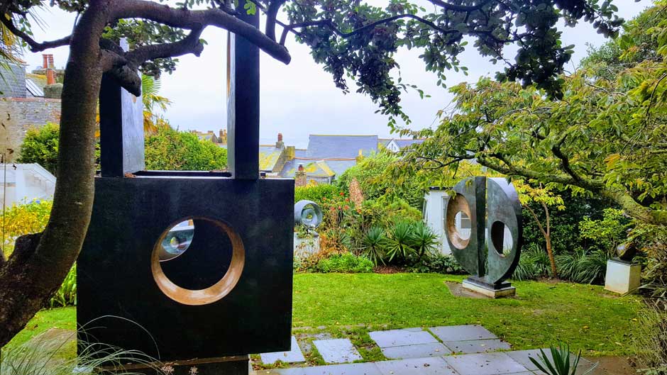 Jardines del Barbara Hepworth Museum. © Tu Gran Viaje. Visitar la galería Tate St Ives